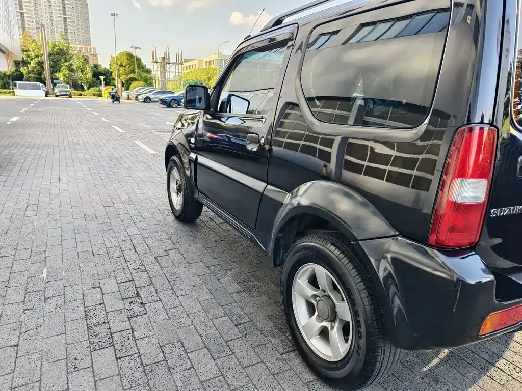 Suzuki Jimny — миниатюра 11