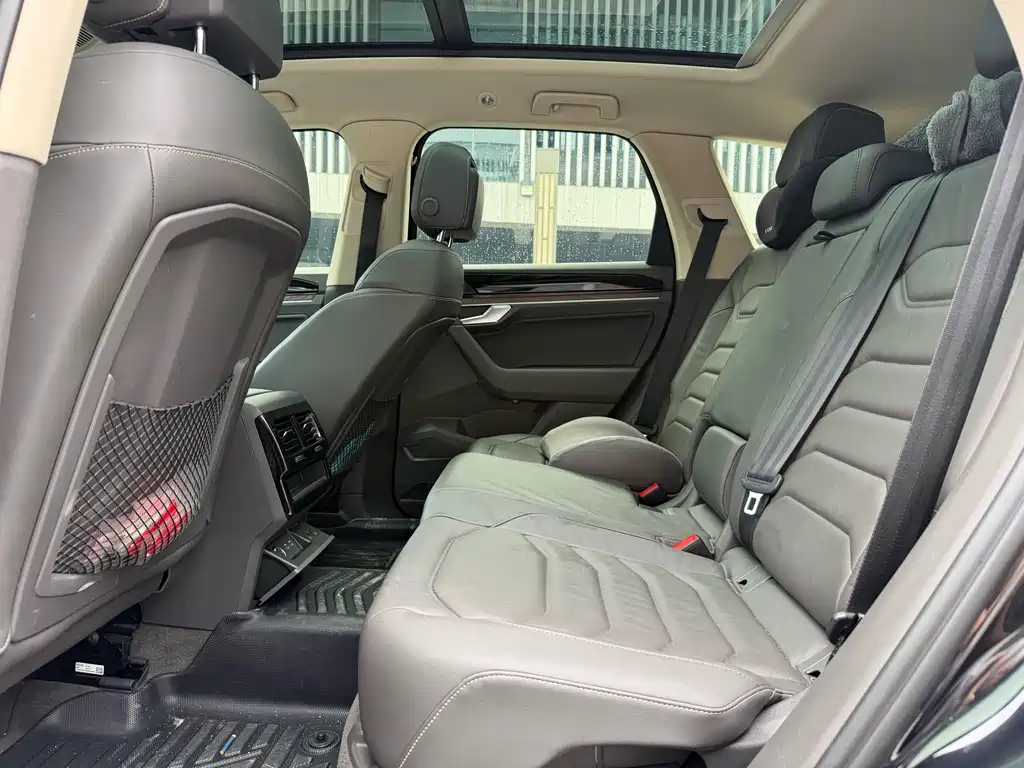 Volkswagen Touareg 2023 3.0TSI Sport