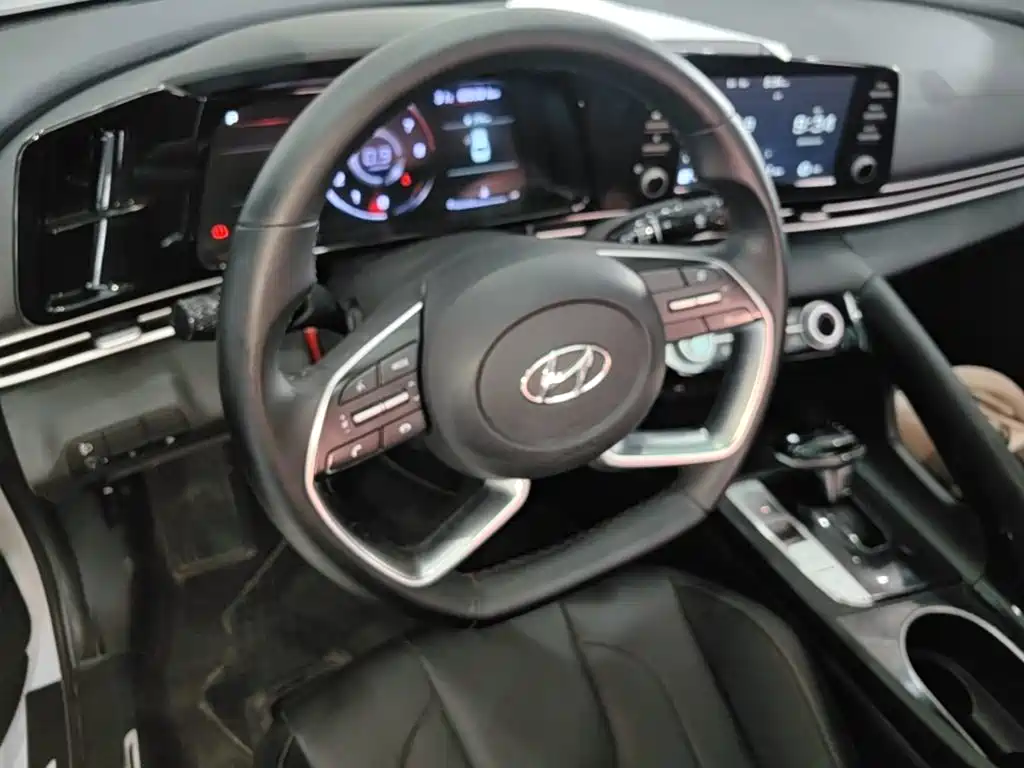 Hyundai Elantra — миниатюра 11
