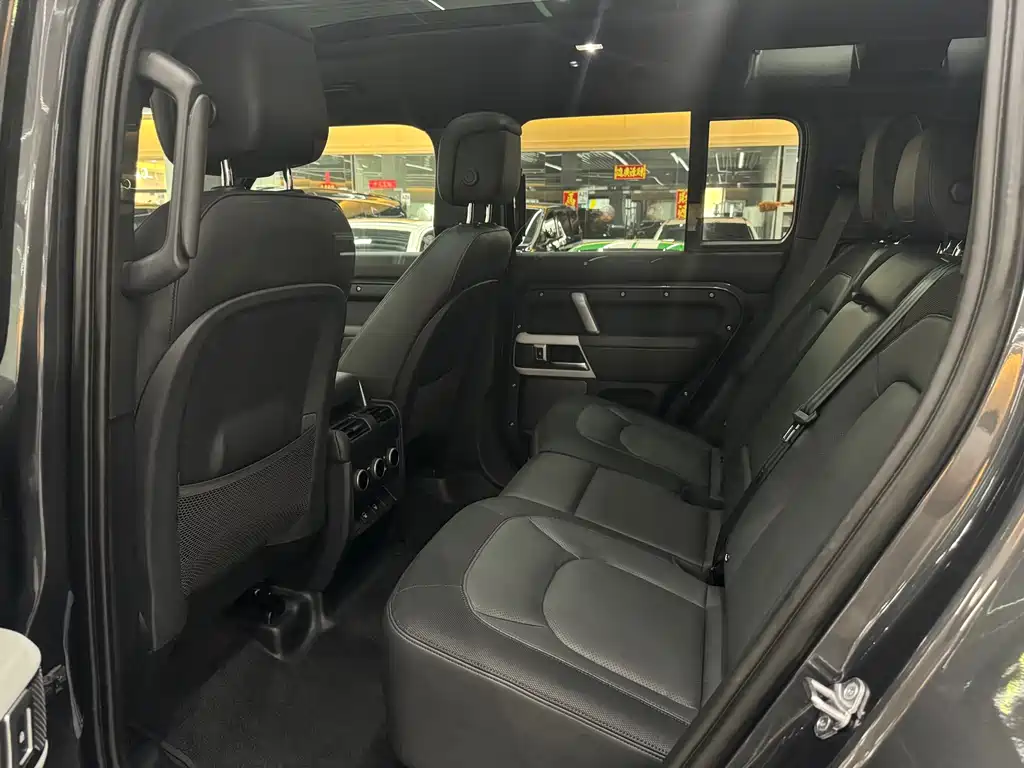 Land Rover Defender — миниатюра 8