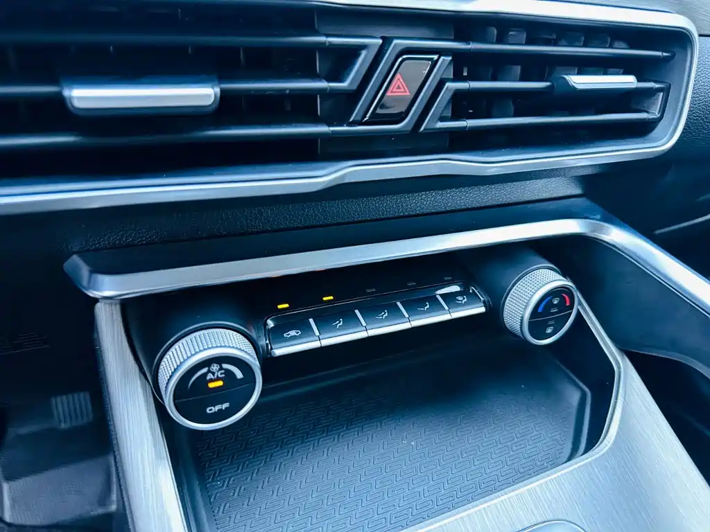 Geely Binyue — миниатюра 10