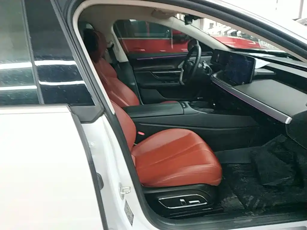 XPeng P7 — миниатюра 25