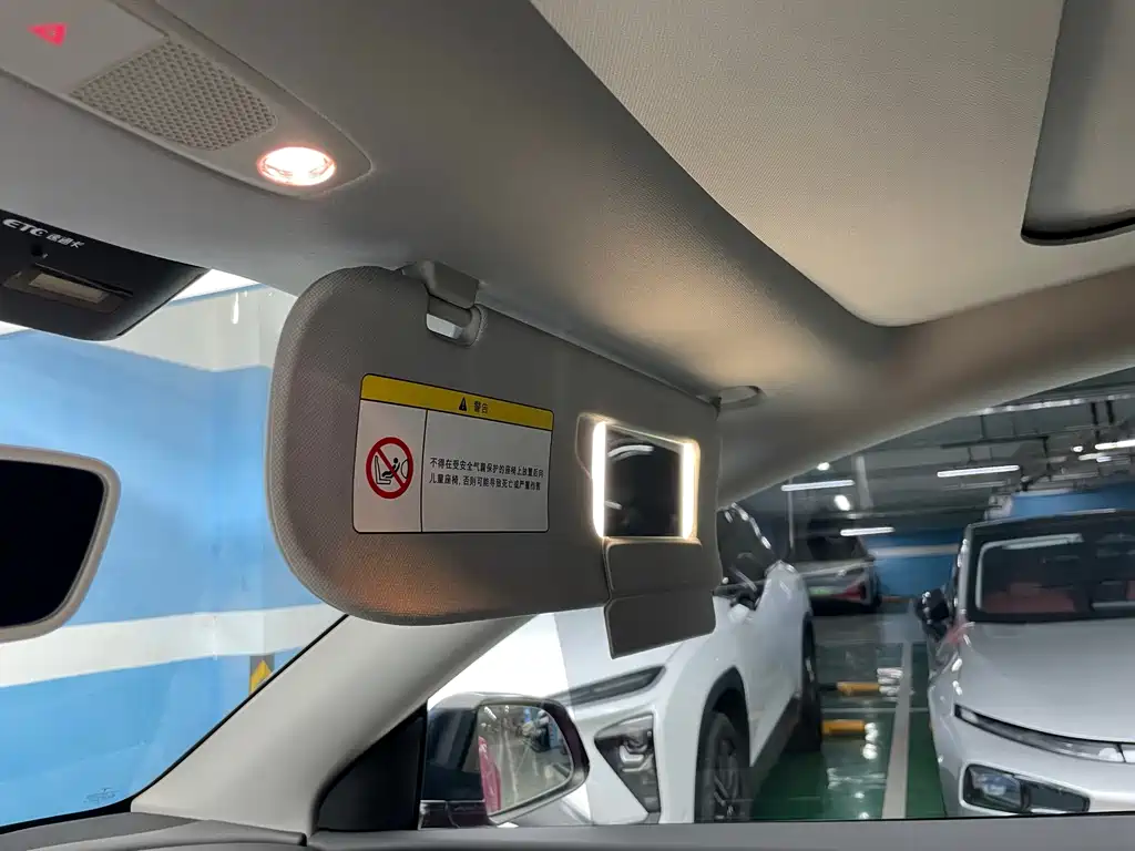 Tesla Model Y — миниатюра 16