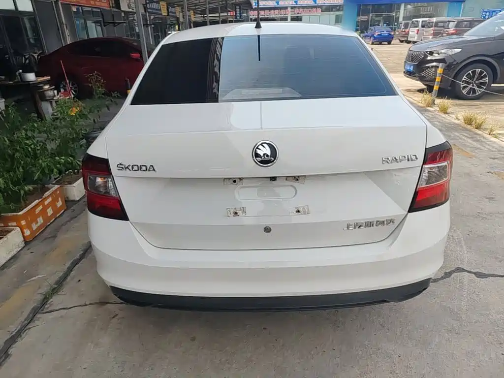 Skoda Rapid — миниатюра 6