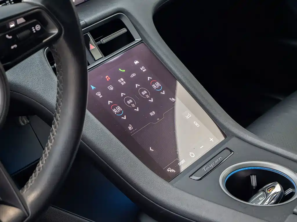 Porsche Taycan — миниатюра 24