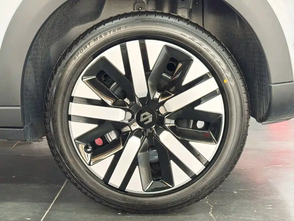 Leapmotor Leapmotor A10 — миниатюра 15
