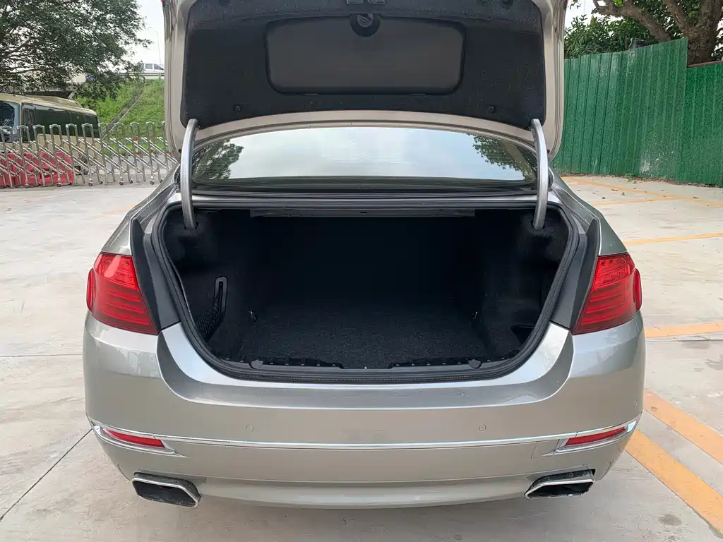 BMW 5 Series — миниатюра 15
