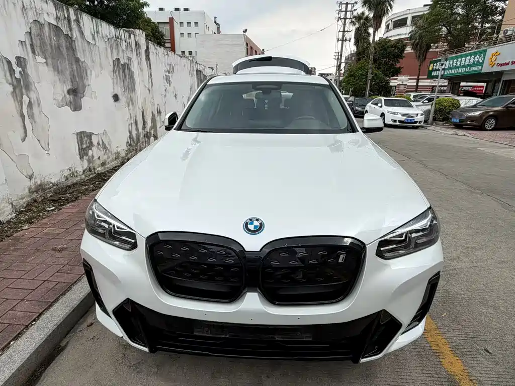 BMW iX3 — миниатюра 2