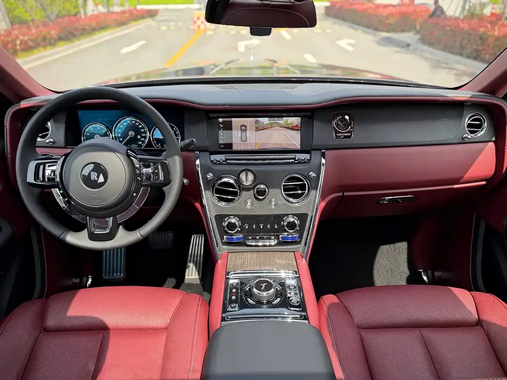 Rolls-Royce Cullinan 2018 мест