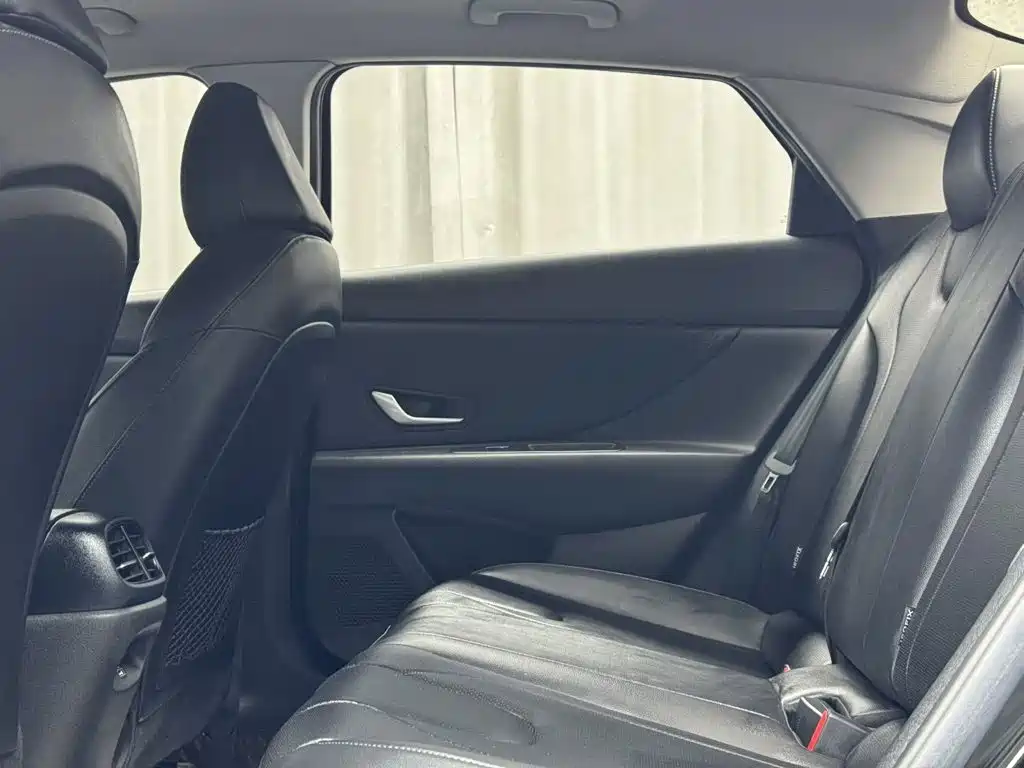Hyundai Elantra — миниатюра 7
