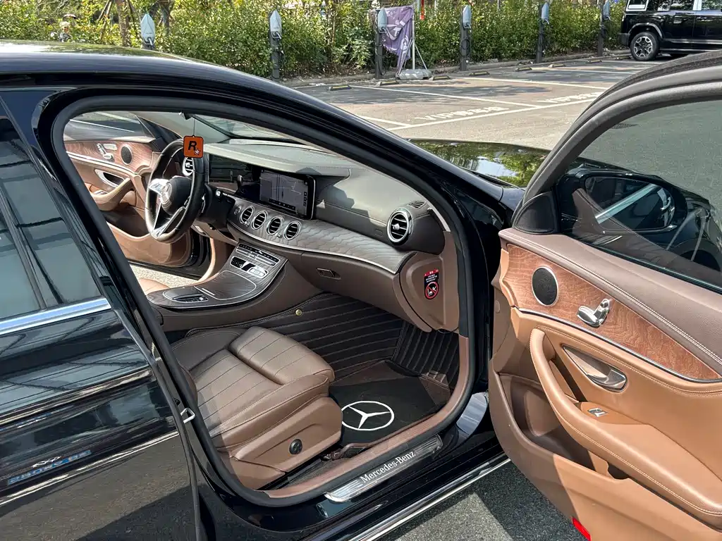 Mercedes-Benz E-Class — миниатюра 11