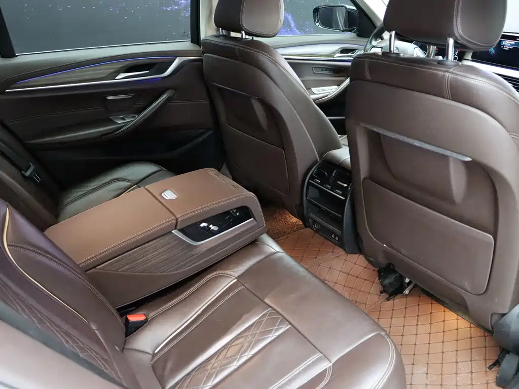 BMW 5 Series New Energy — миниатюра 17