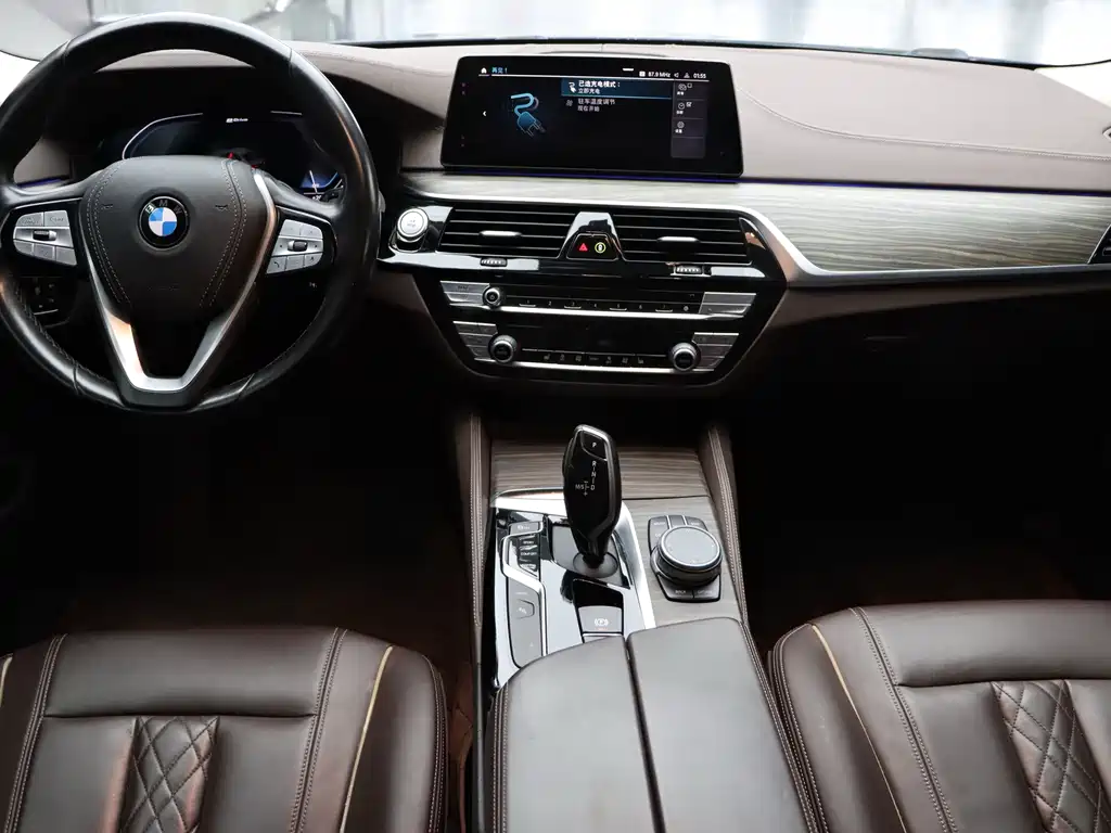 BMW 5 Series New Energy — миниатюра 7