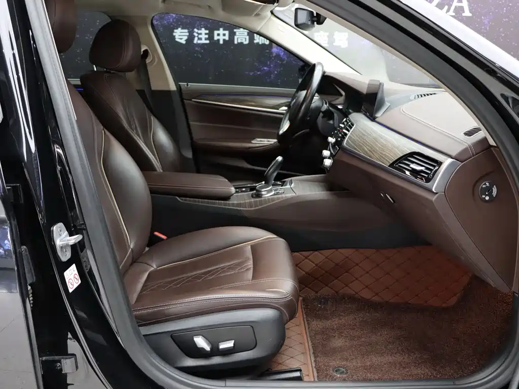 BMW 5 Series New Energy — миниатюра 10
