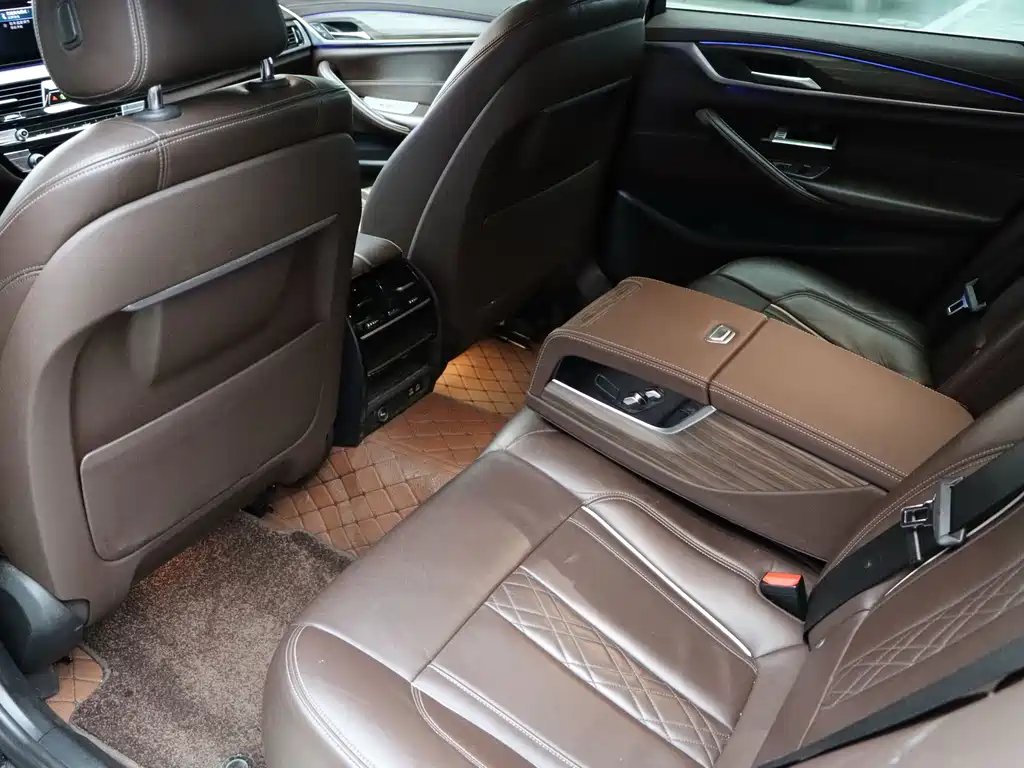 BMW 5 Series New Energy — миниатюра 19