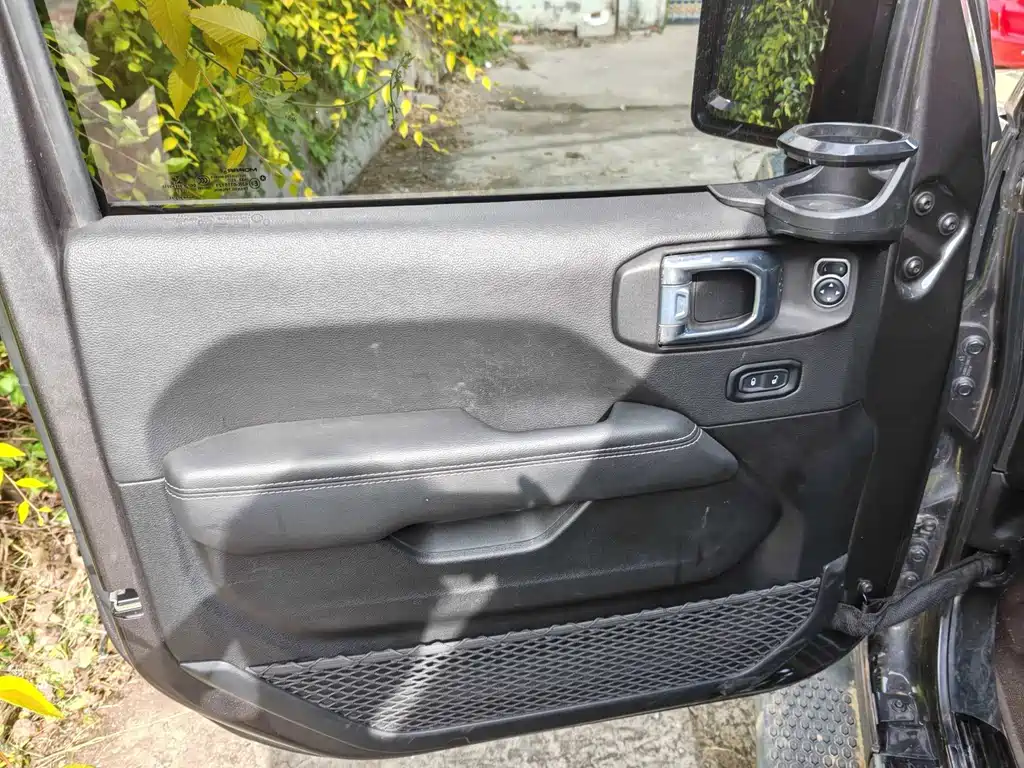 Jeep Wrangler — миниатюра 3