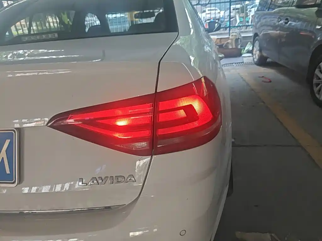 Volkswagen Lavida — миниатюра 8