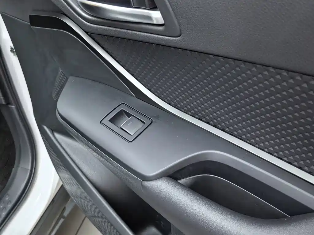Toyota IZOA — миниатюра 8