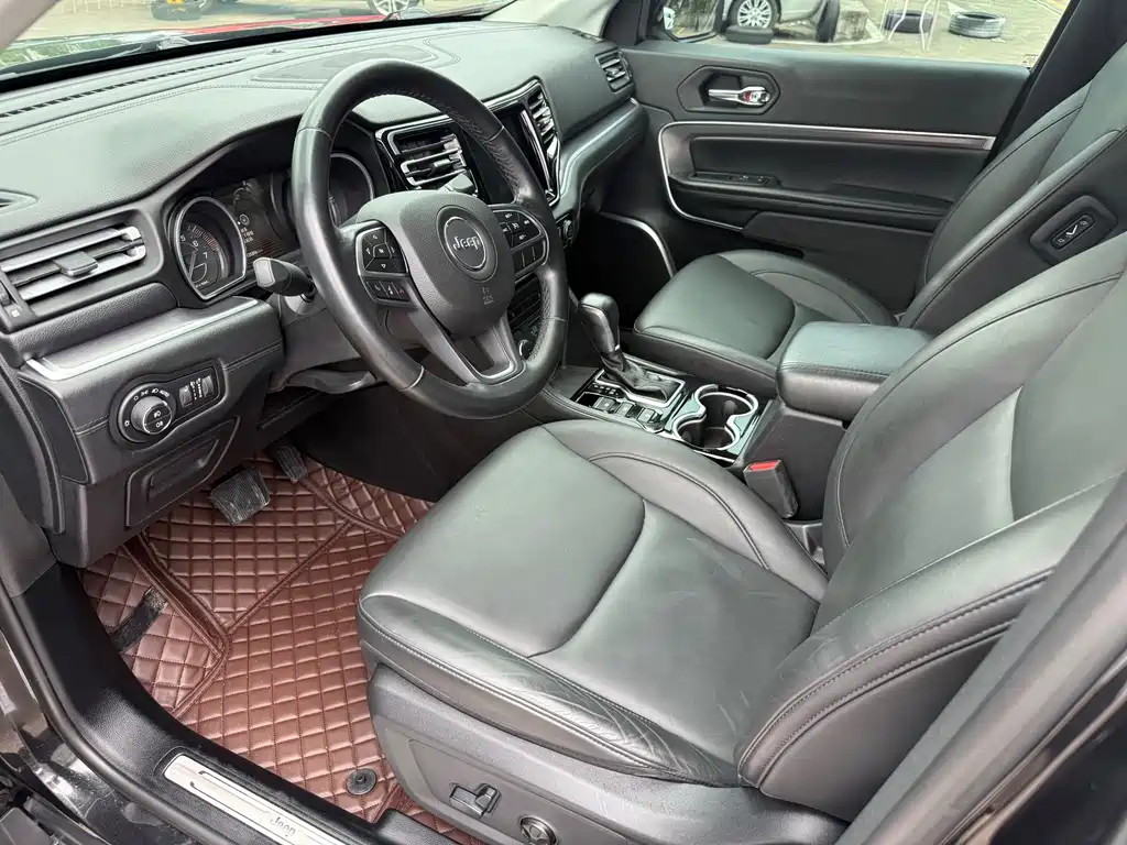 Jeep Grand Commander — миниатюра 8