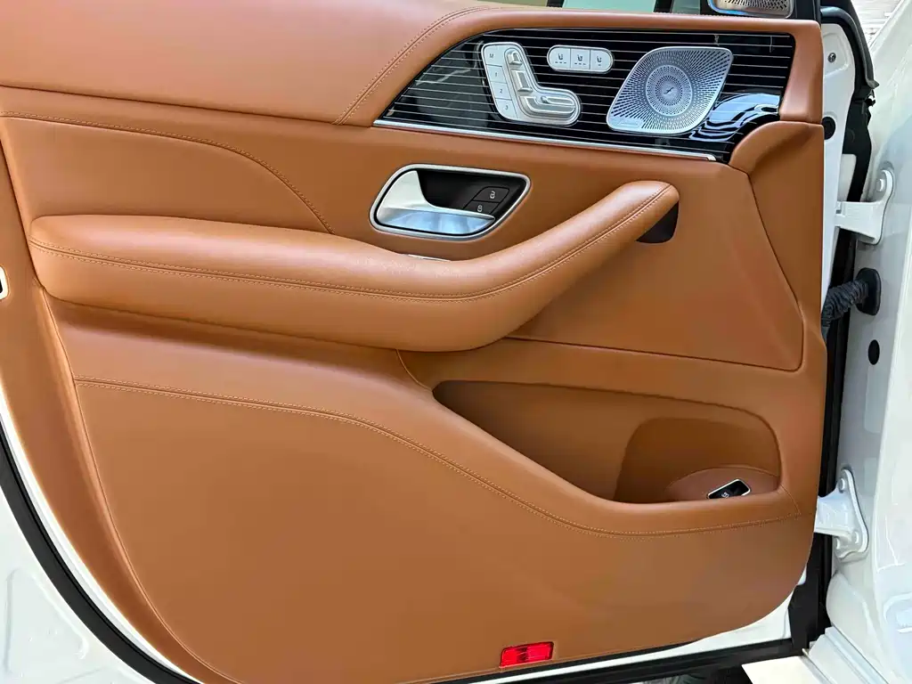 Mercedes-Benz GLS — миниатюра 13