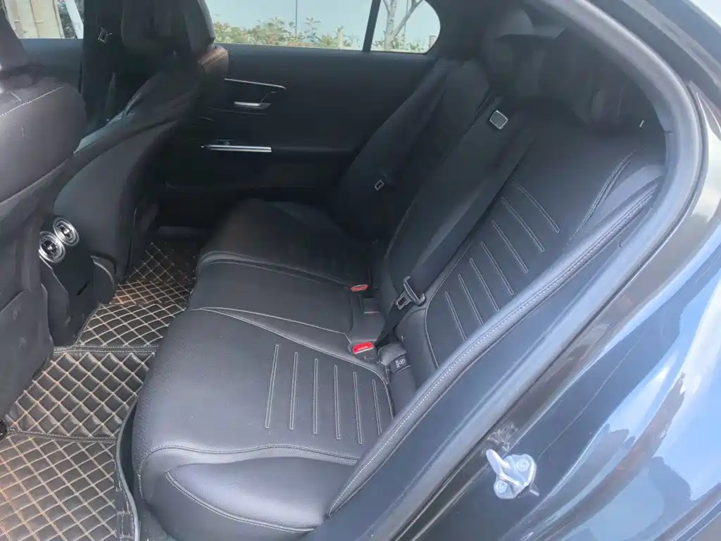 Mercedes-Benz C-Class — миниатюра 15