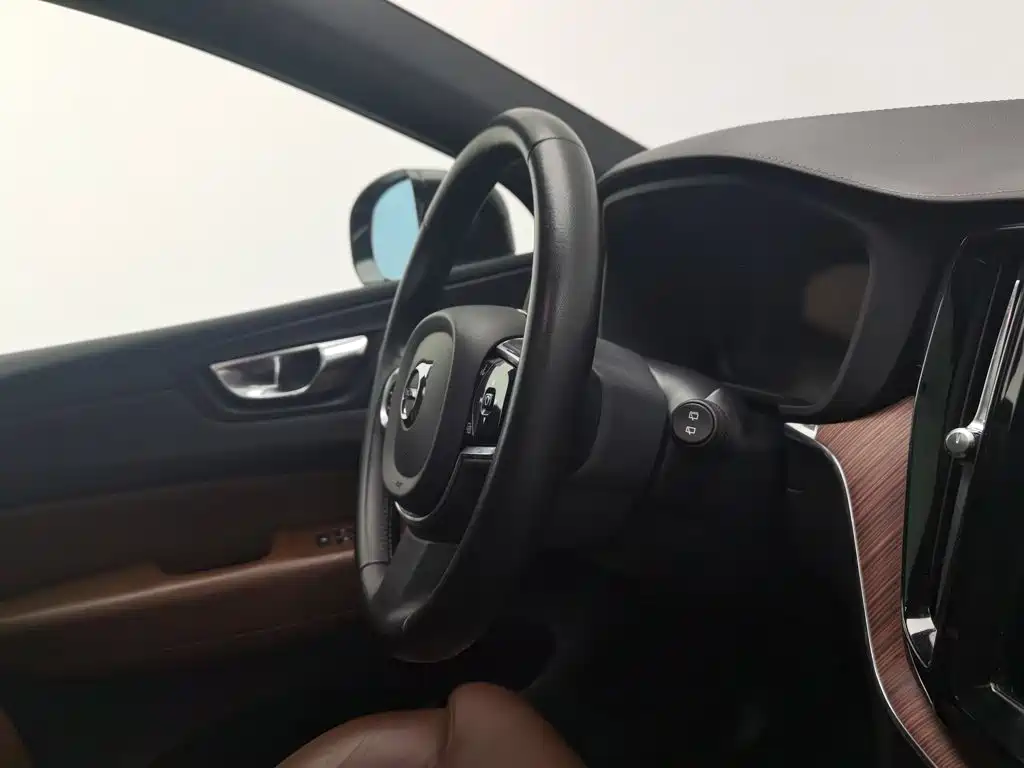 Volvo XC60 — миниатюра 22