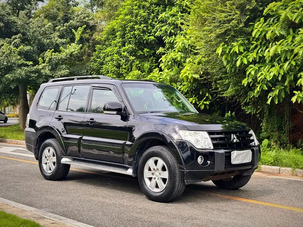 Mitsubishi Pajero (Import) — миниатюра 3