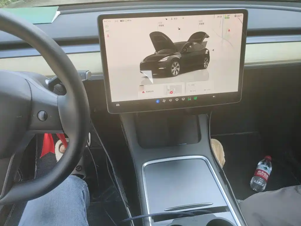 Tesla Model Y — миниатюра 9