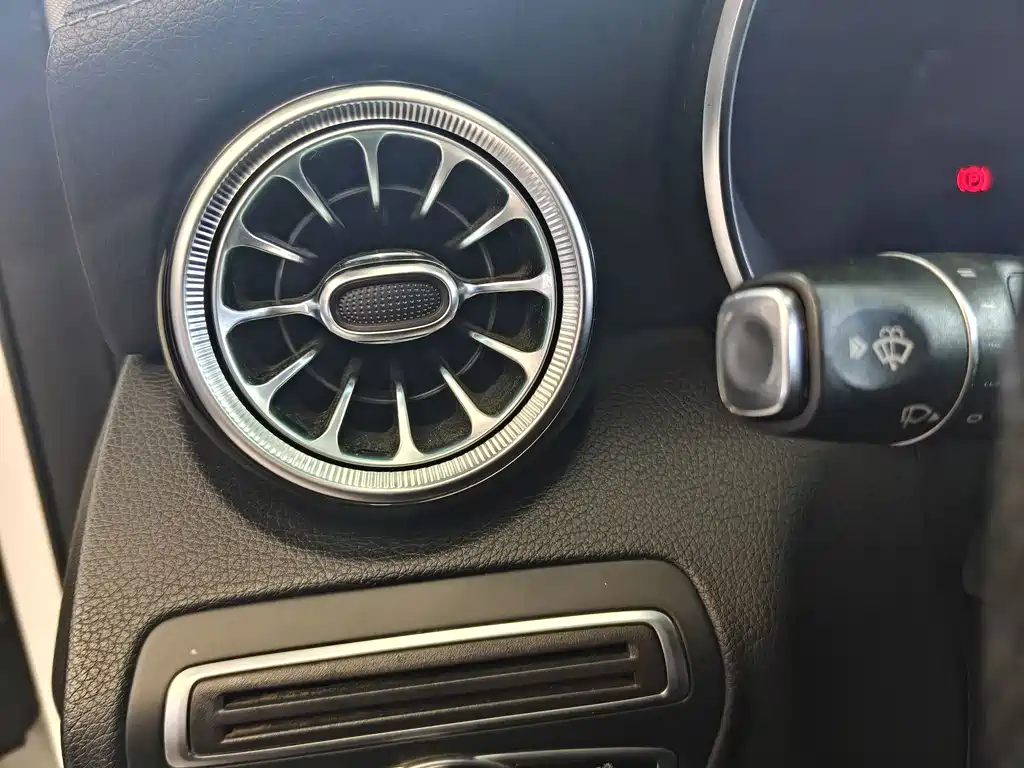 Mercedes-Benz C-Class — миниатюра 11