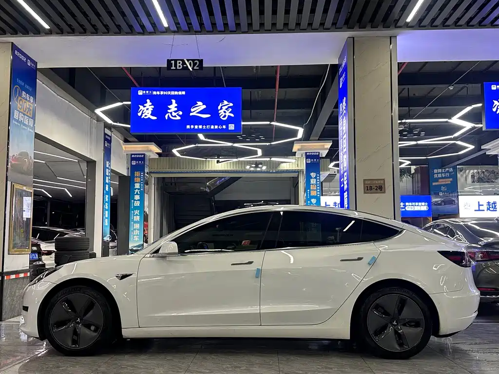 Tesla Model 3 — миниатюра 4