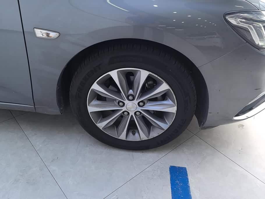 Chevrolet Monza 1.5 л 2021 г. Серебристо-серый, пробег 49000 км