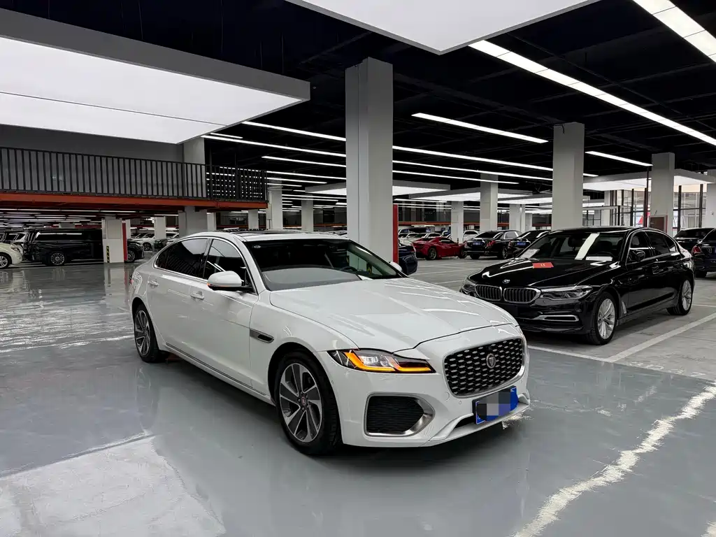 Jaguar XFL — миниатюра 3