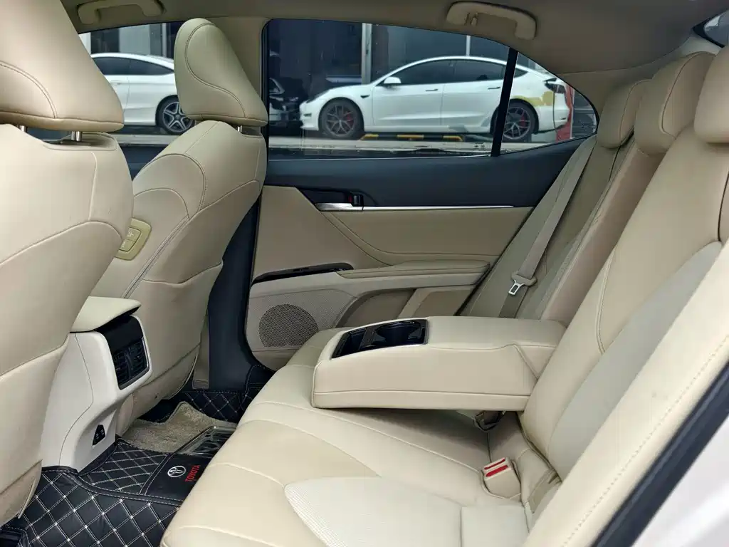 Toyota Camry — миниатюра 13