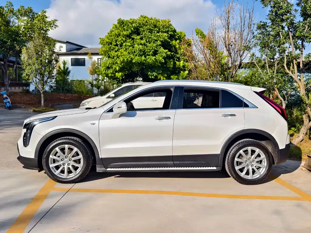 CADILLAC XT4