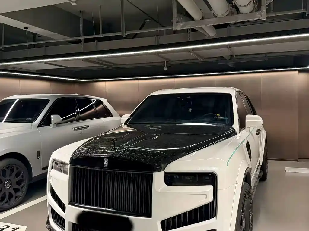 Rolls-Royce Cullinan 2018 мест