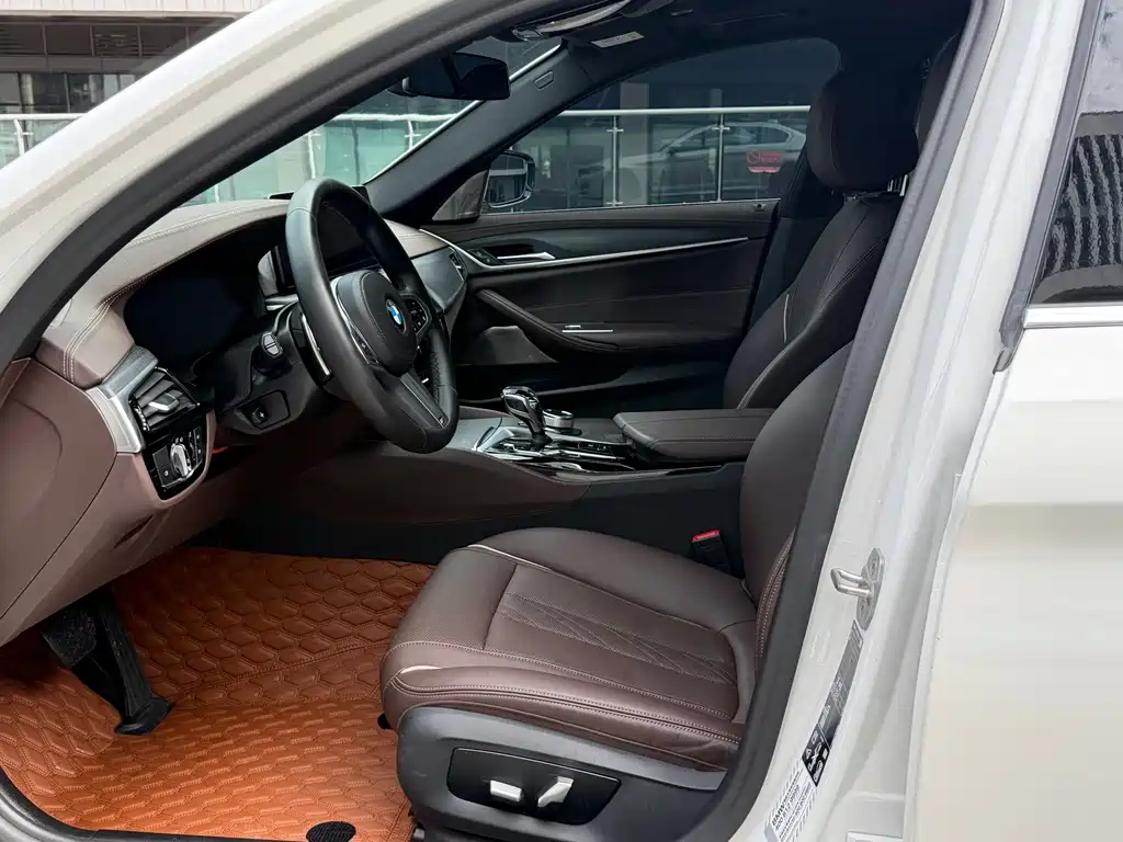 BMW 5 Series — миниатюра 6