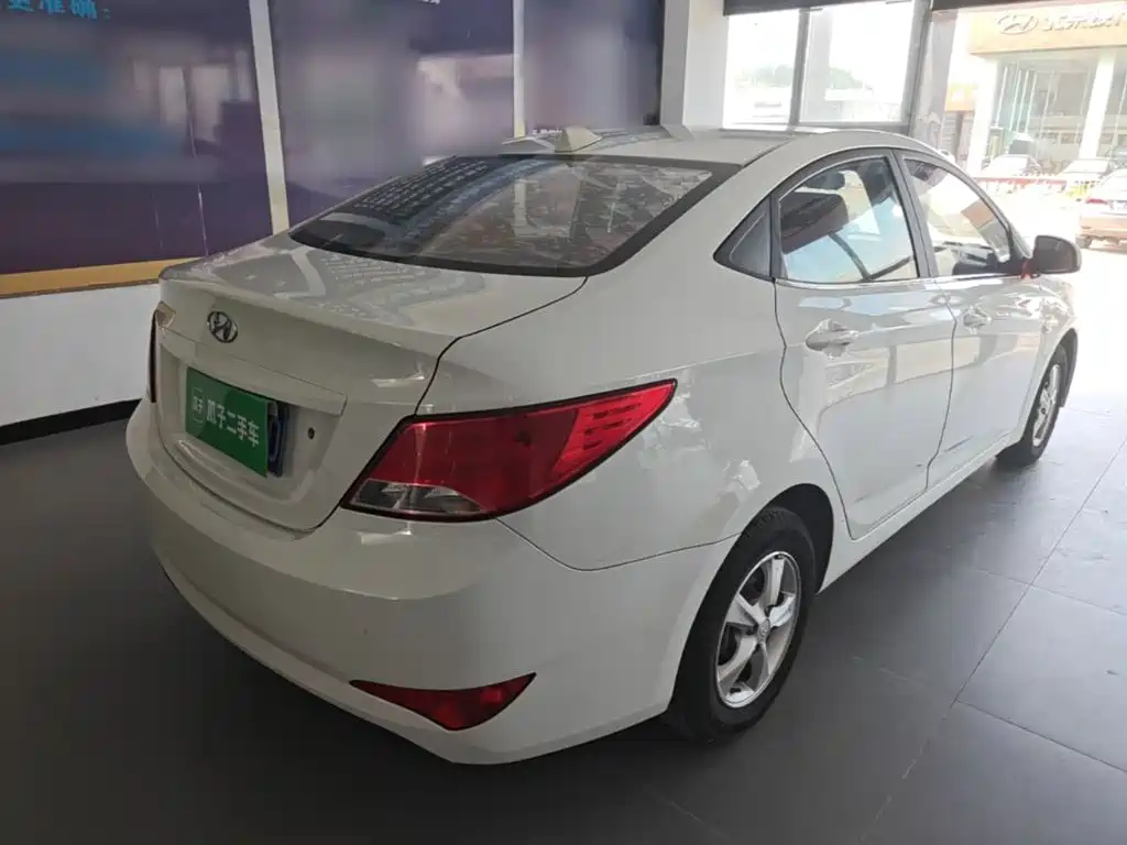 Hyundai Verna — миниатюра 7