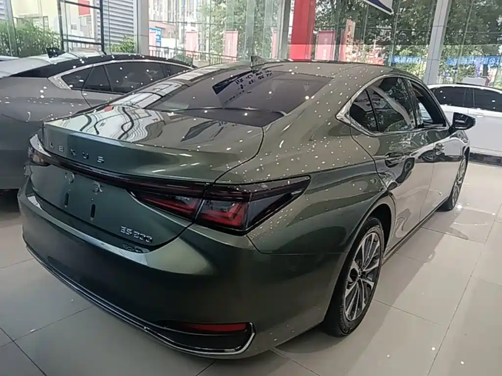 Lexus ES — миниатюра 7