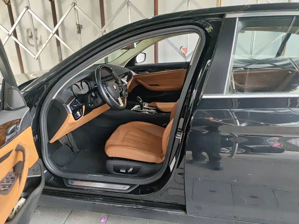 BMW 5 Series — миниатюра 7