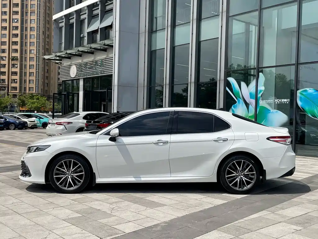 Toyota Camry — миниатюра 3