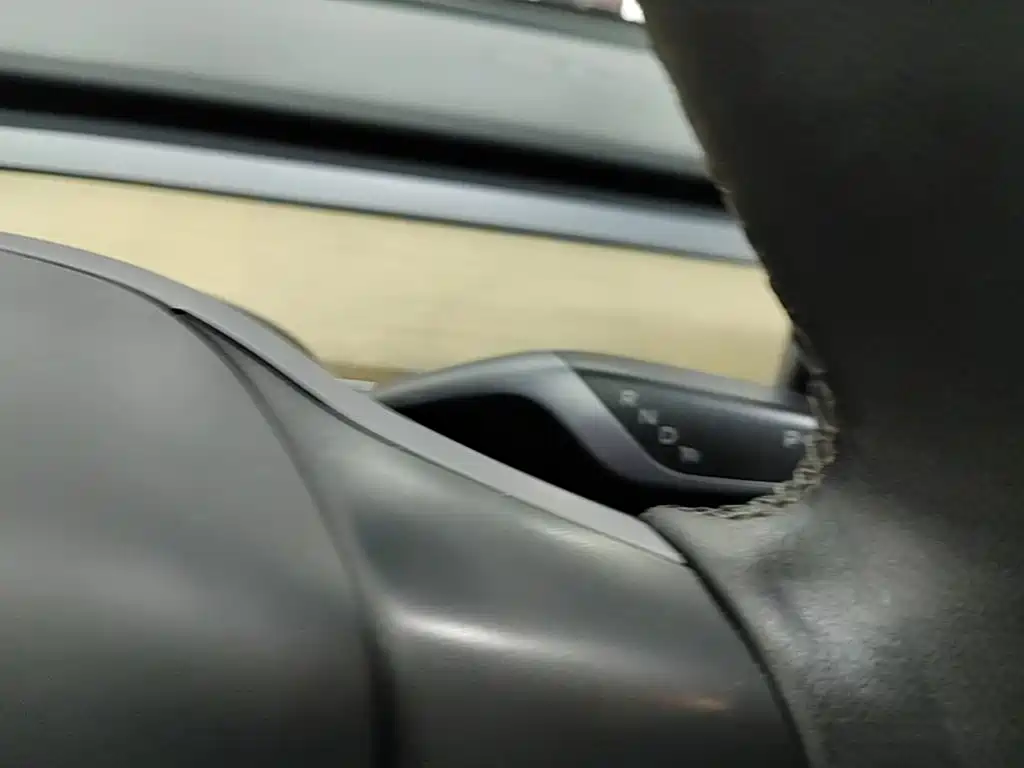 Tesla Model Y — миниатюра 14