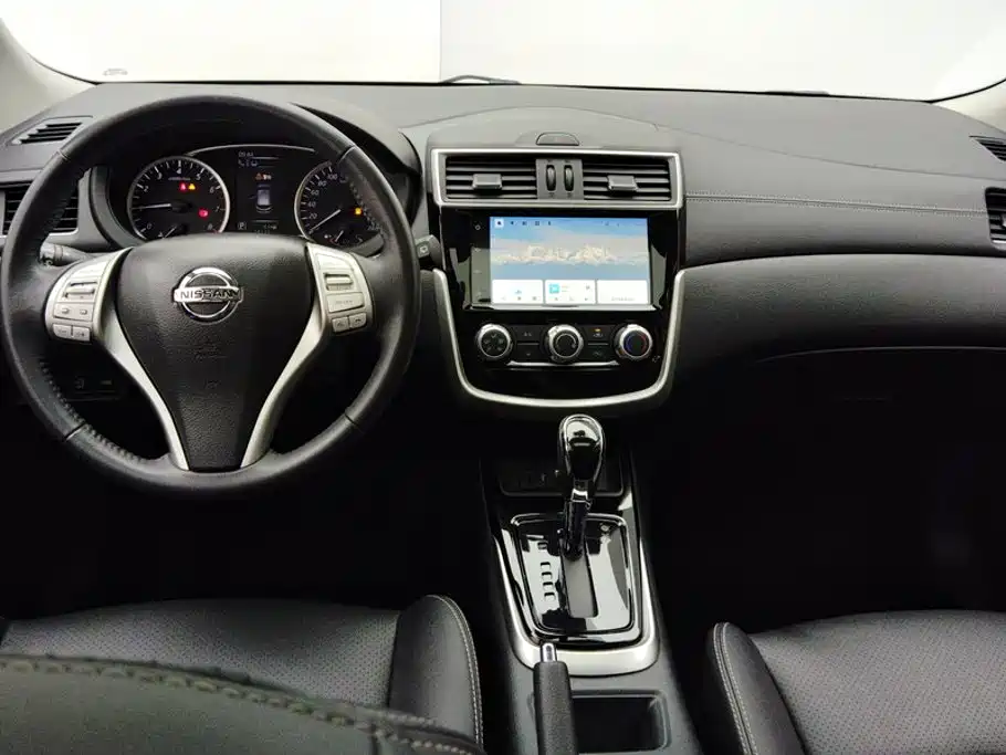 Nissan Tiida — миниатюра 12