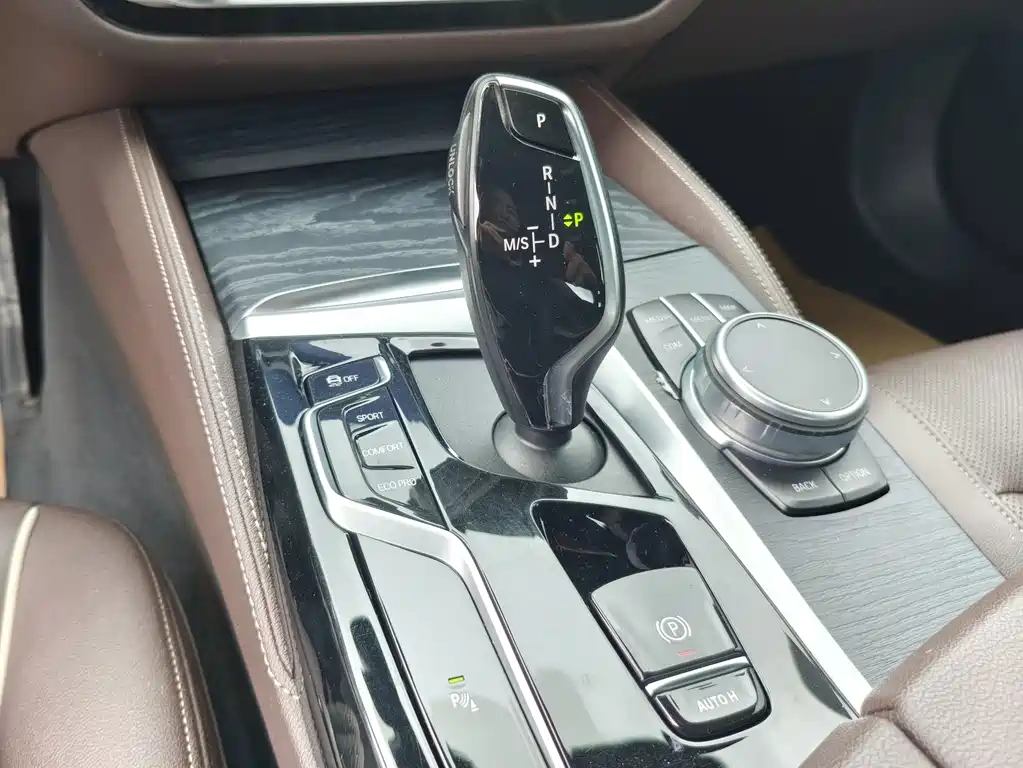 BMW 5 Series — миниатюра 17