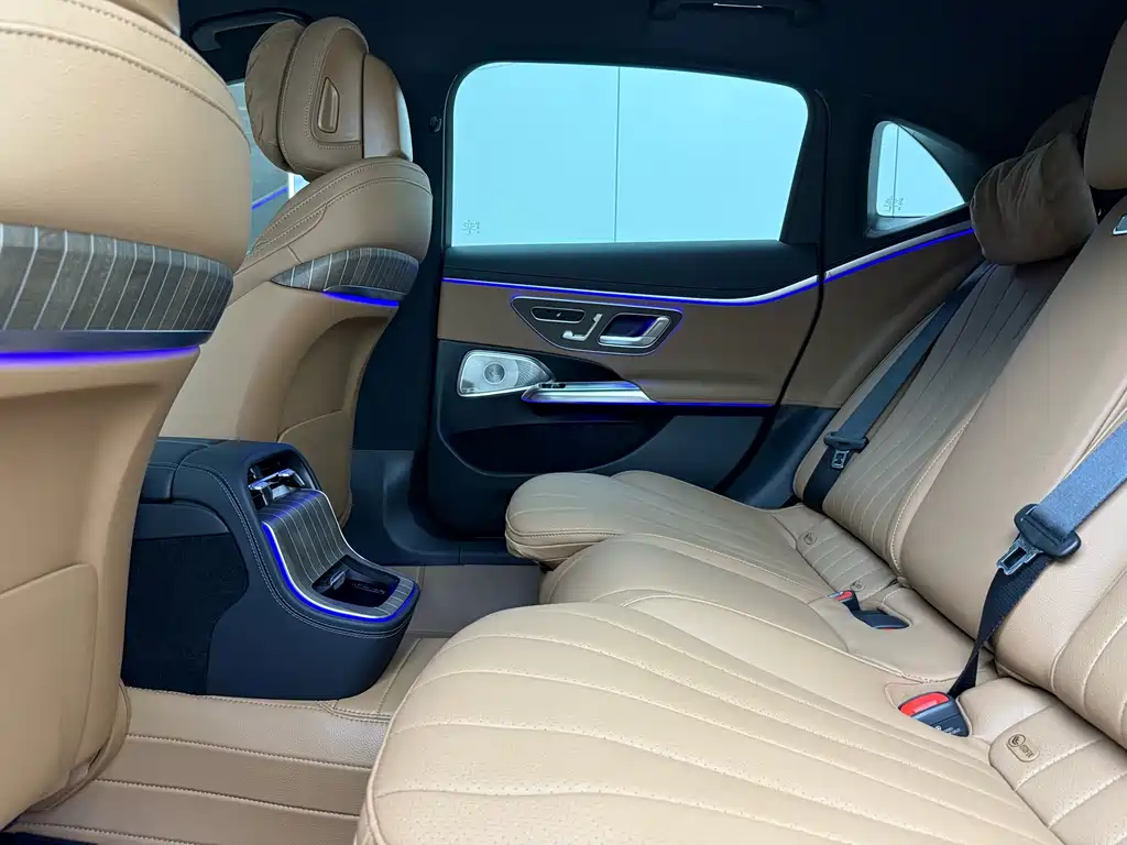 Mercedes-Benz E-Class — миниатюра 10