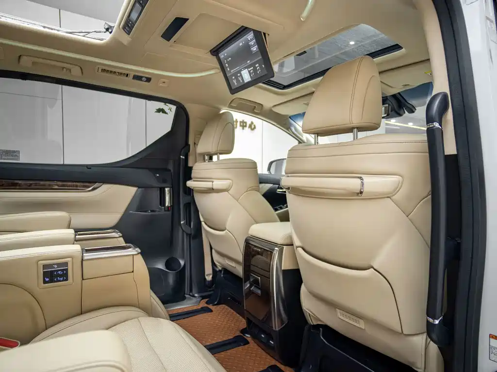 Toyota Alphard — миниатюра 15