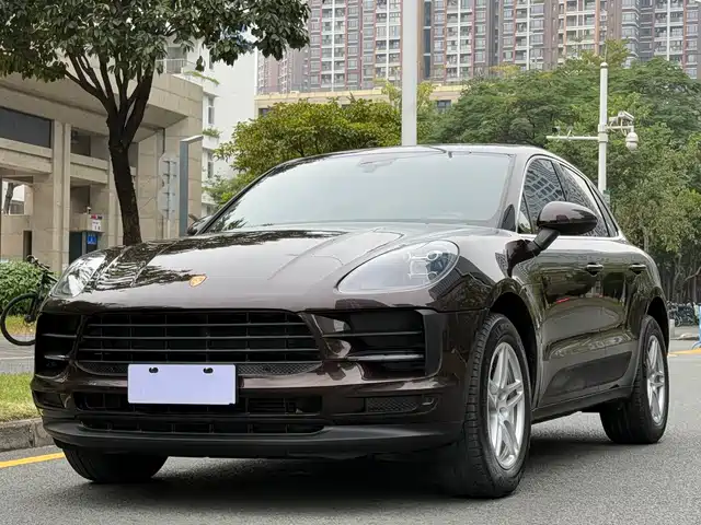 PORSCHE MACAN