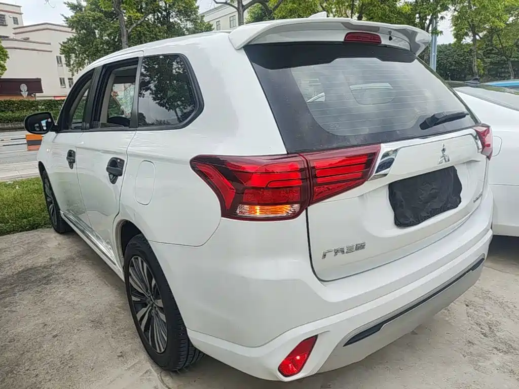 Mitsubishi Outlander — миниатюра 5