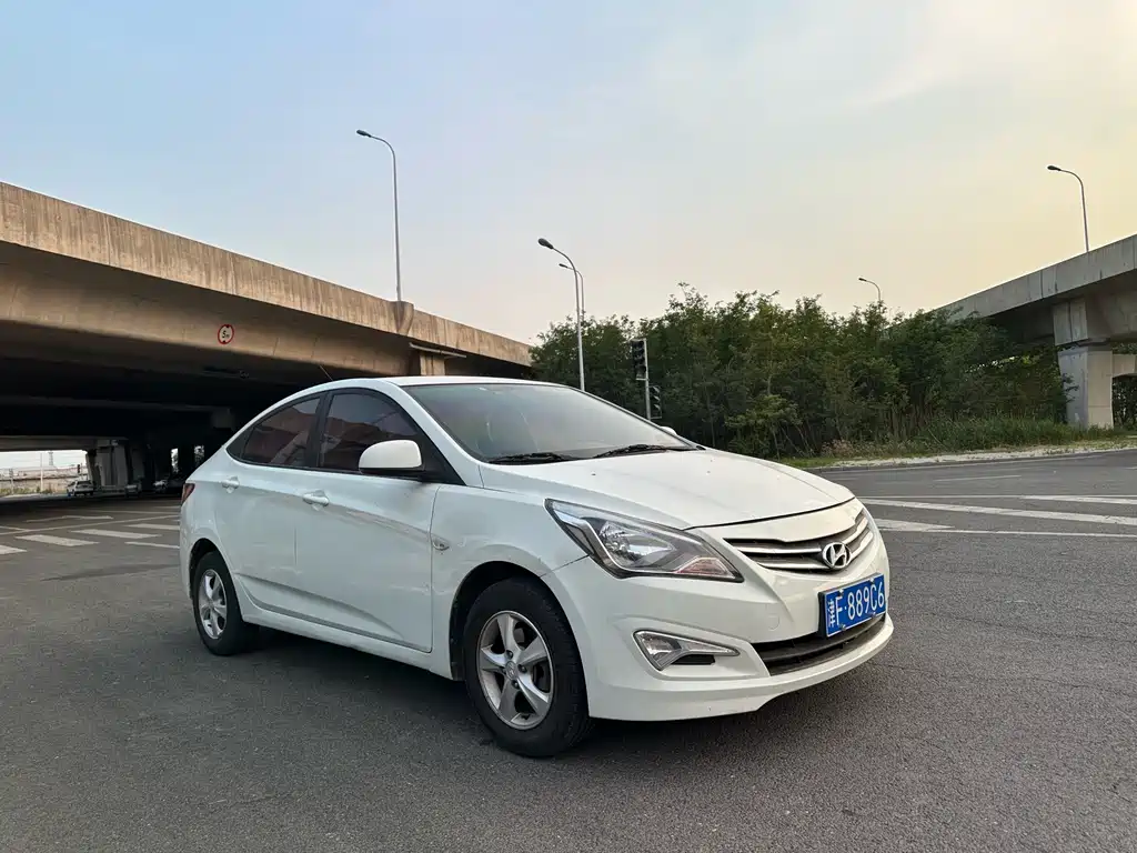 HYUNDAI RENA