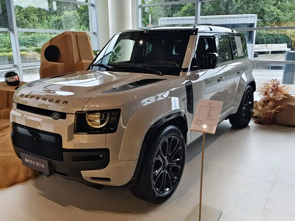 Land Rover Defender — миниатюра 2