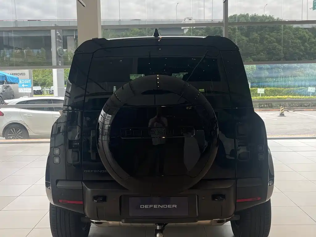 Land Rover Defender — миниатюра 8